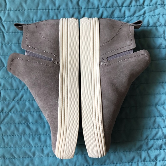 Sneakers - Picture 3 of 8